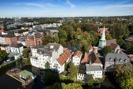 Stadtteil Bergedorf mit der St. Petri und Pauli Kirche in Hamburg.