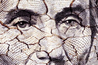 Fragende Augen von Abraham Lincoln auf einem F�nf-Dollar-Schein, USA-Schuldenkrise.